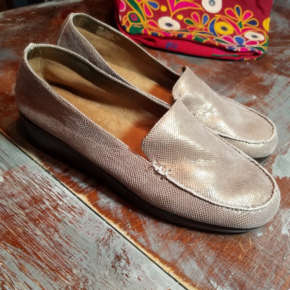 Aerosoles Parade Stitch N Turn Bronze Brass Shoes